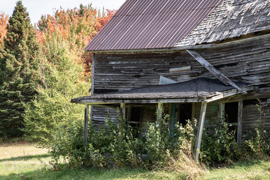 ramshackle home in Quebec